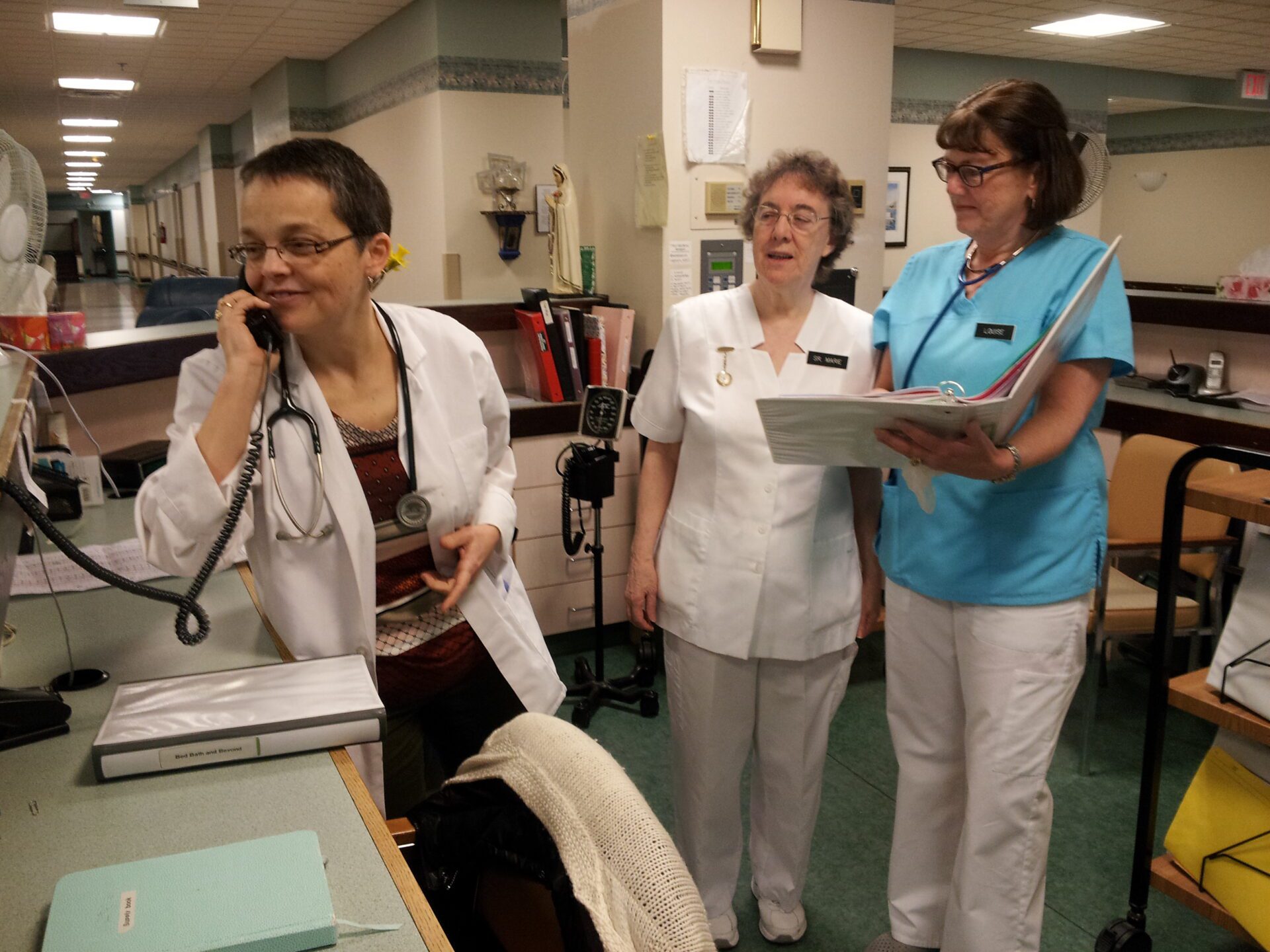SrMarieFurey&NursingStaffOnNanoNagleFloor